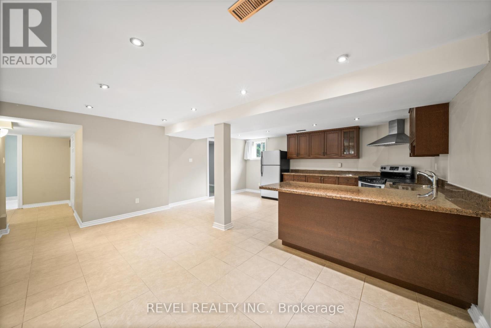 3723 Trelawny Circle, Mississauga, ON - Indoor