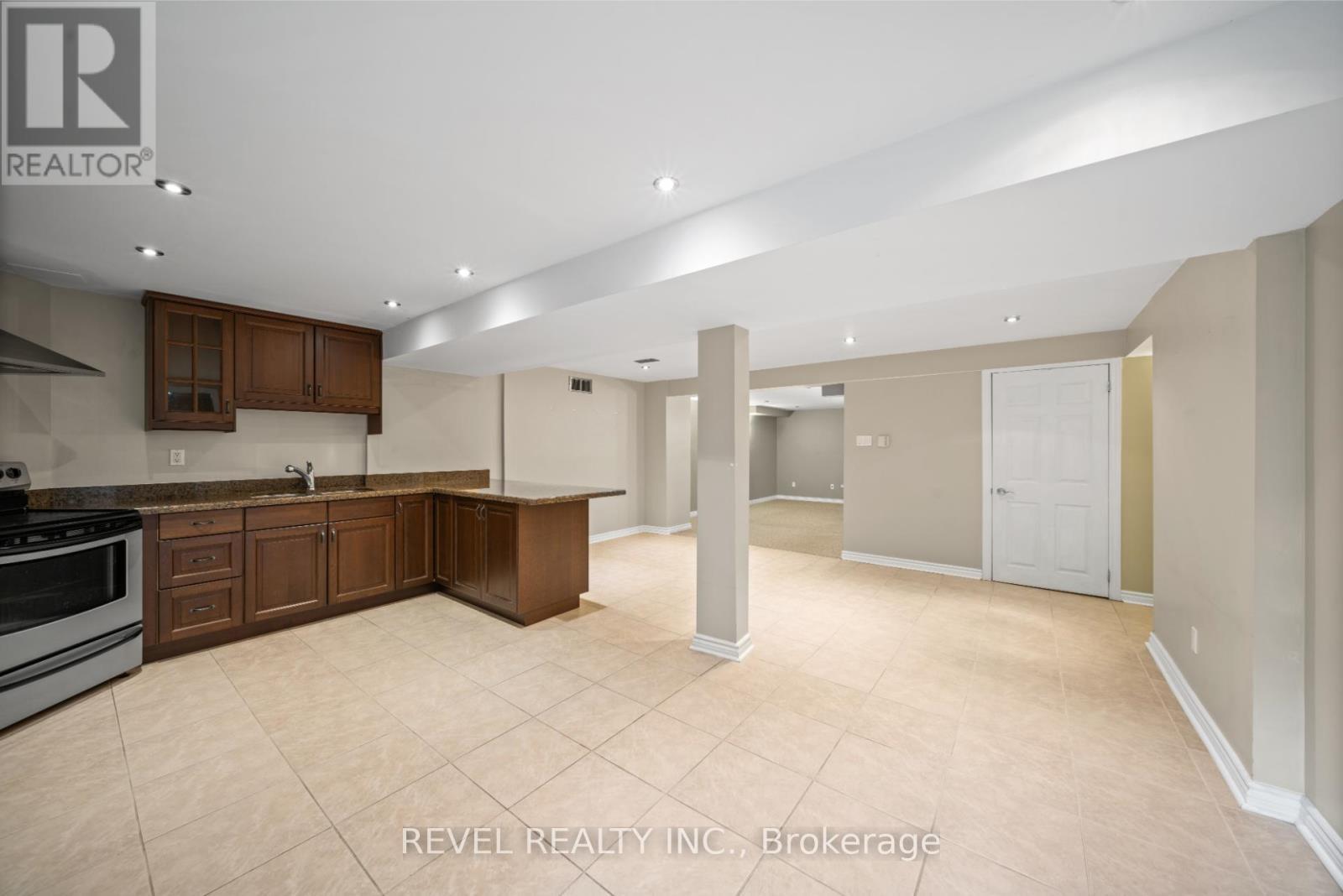 3723 Trelawny Circle, Mississauga, ON - Indoor Photo Showing Kitchen