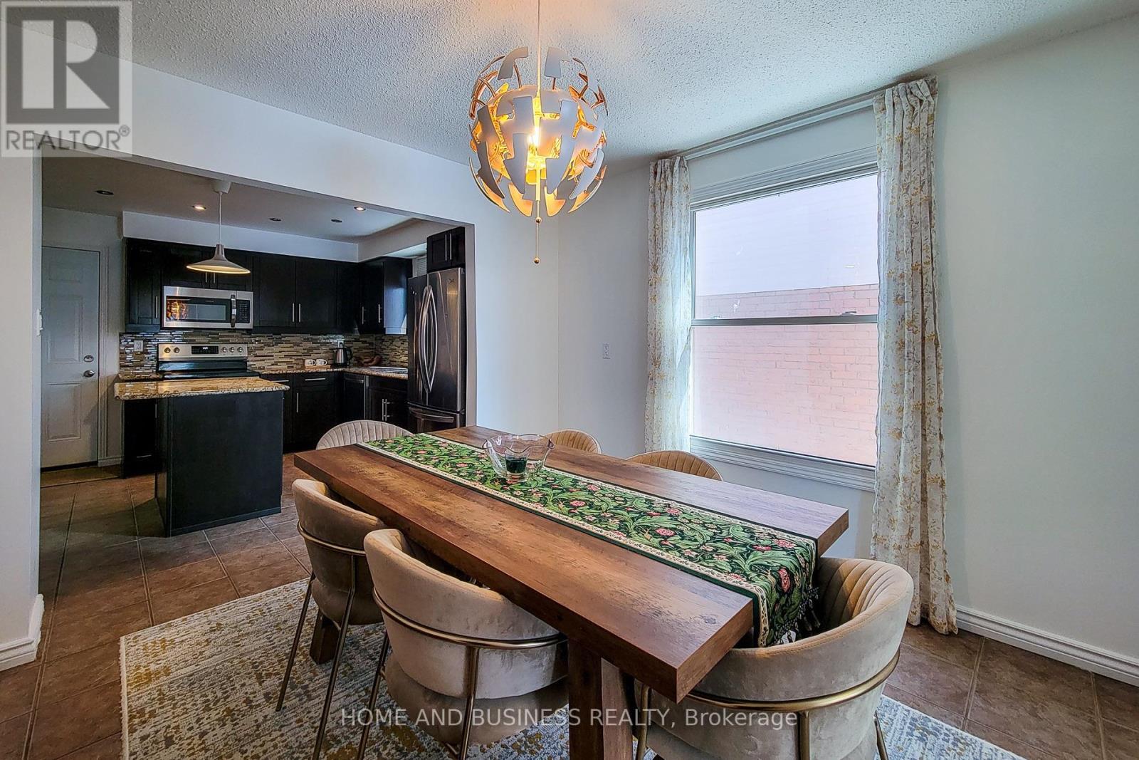 50 Everest Street, Hamilton, ON - Indoor Photo Showing Dining Room