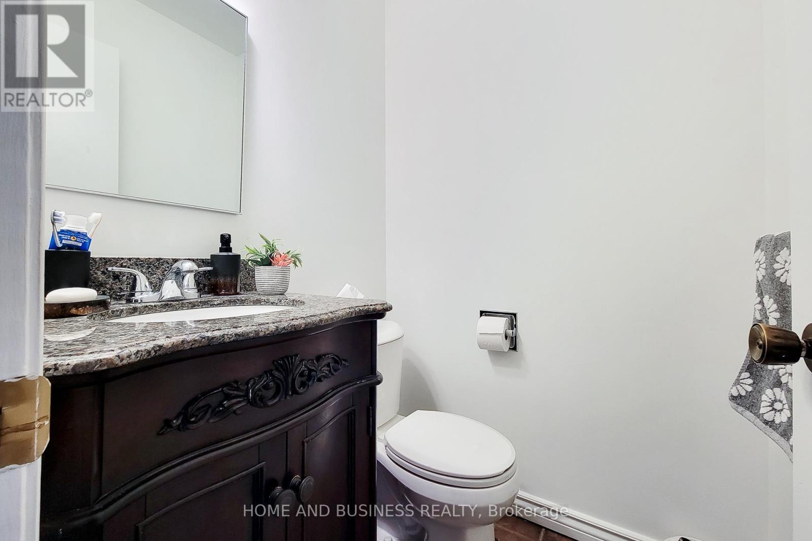 50 Everest Street, Hamilton, ON - Indoor Photo Showing Bathroom