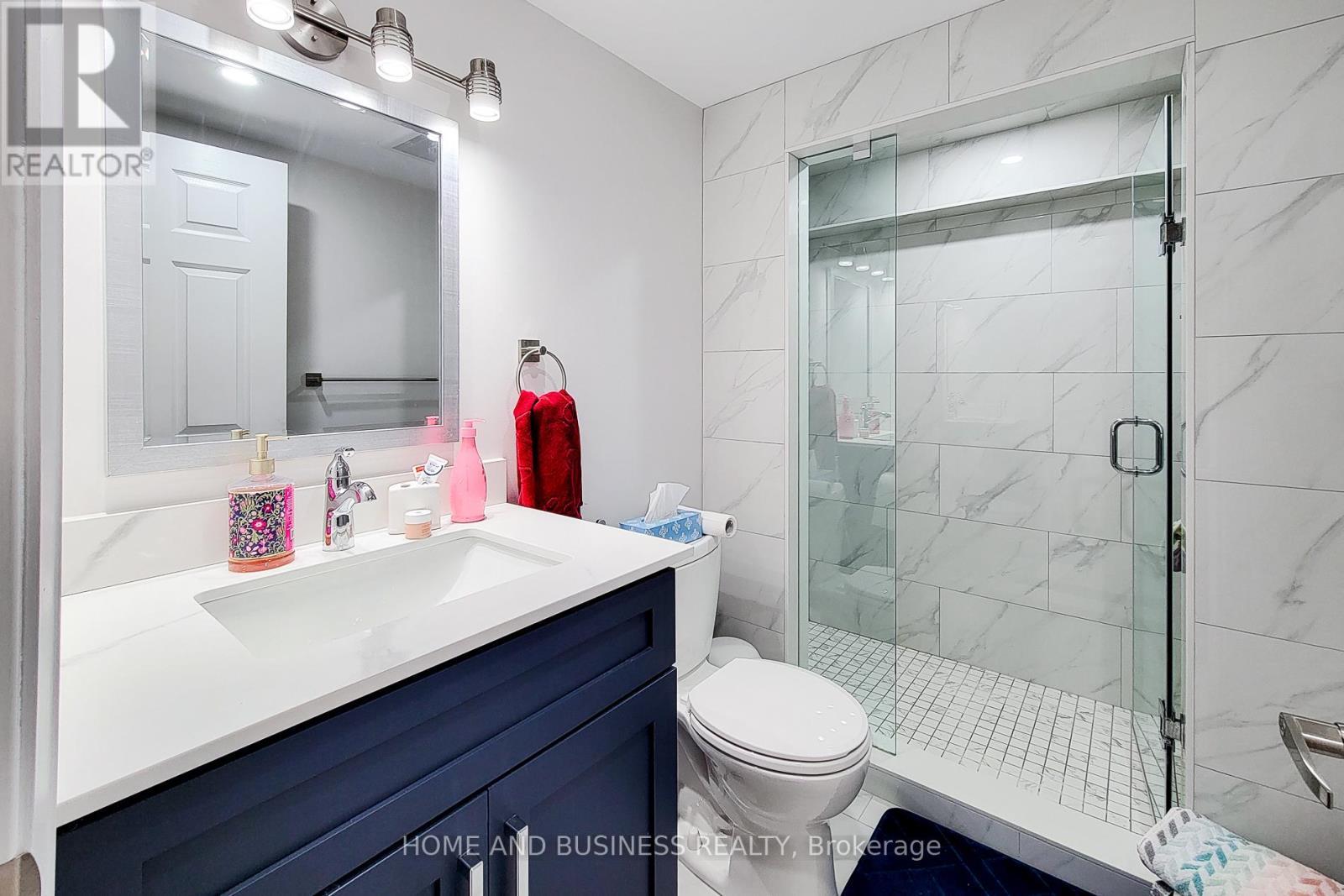 50 Everest Street, Hamilton, ON - Indoor Photo Showing Bathroom