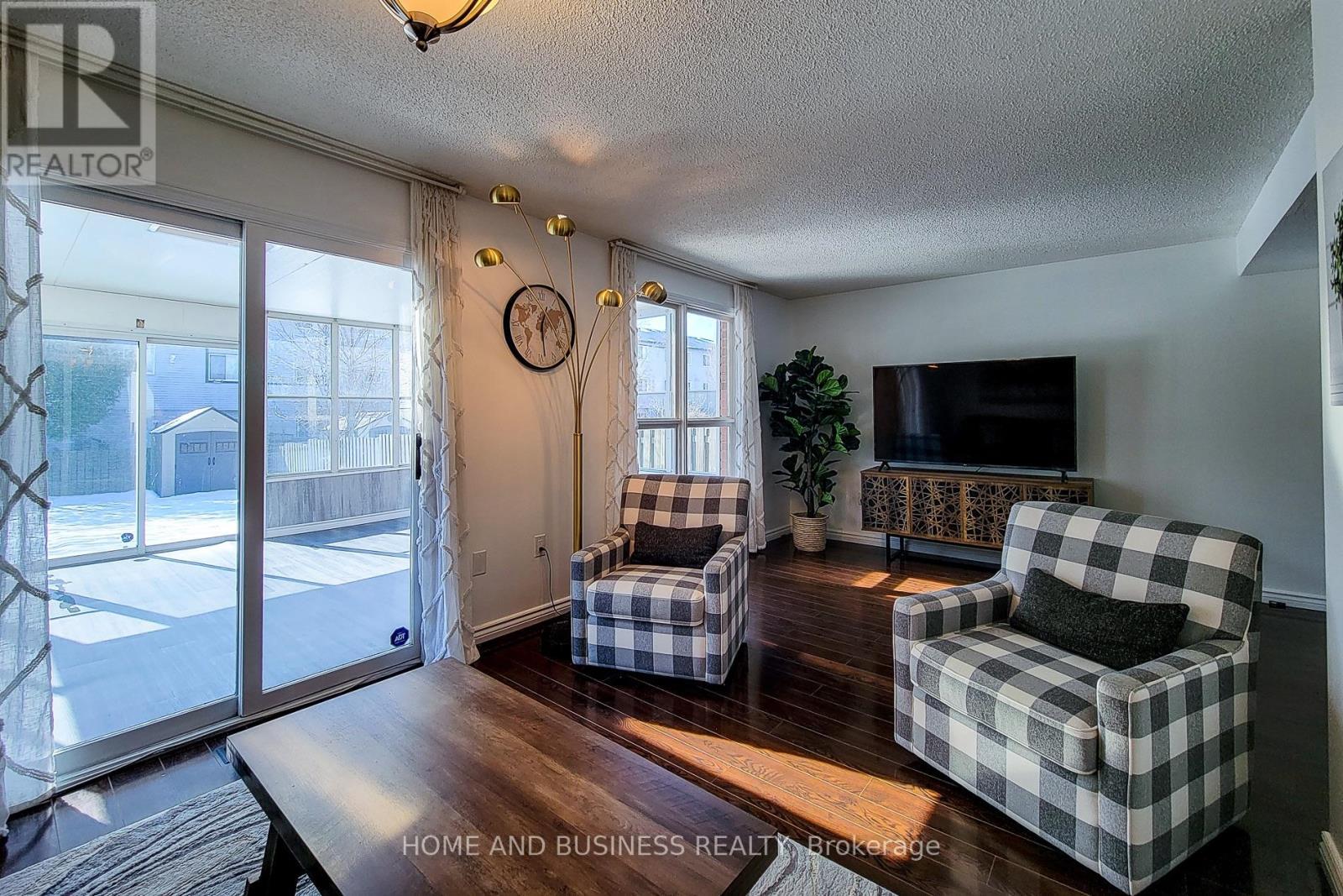 50 Everest Street, Hamilton, ON - Indoor