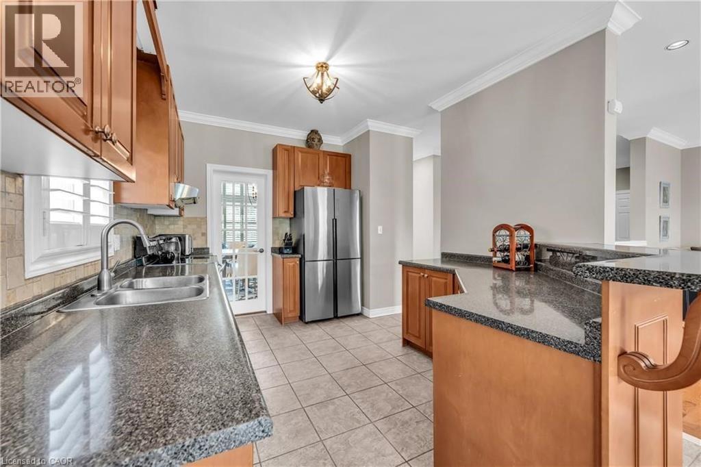 38 Sunbeam Drive, Hamilton, ON - Indoor Photo Showing Kitchen With Double Sink