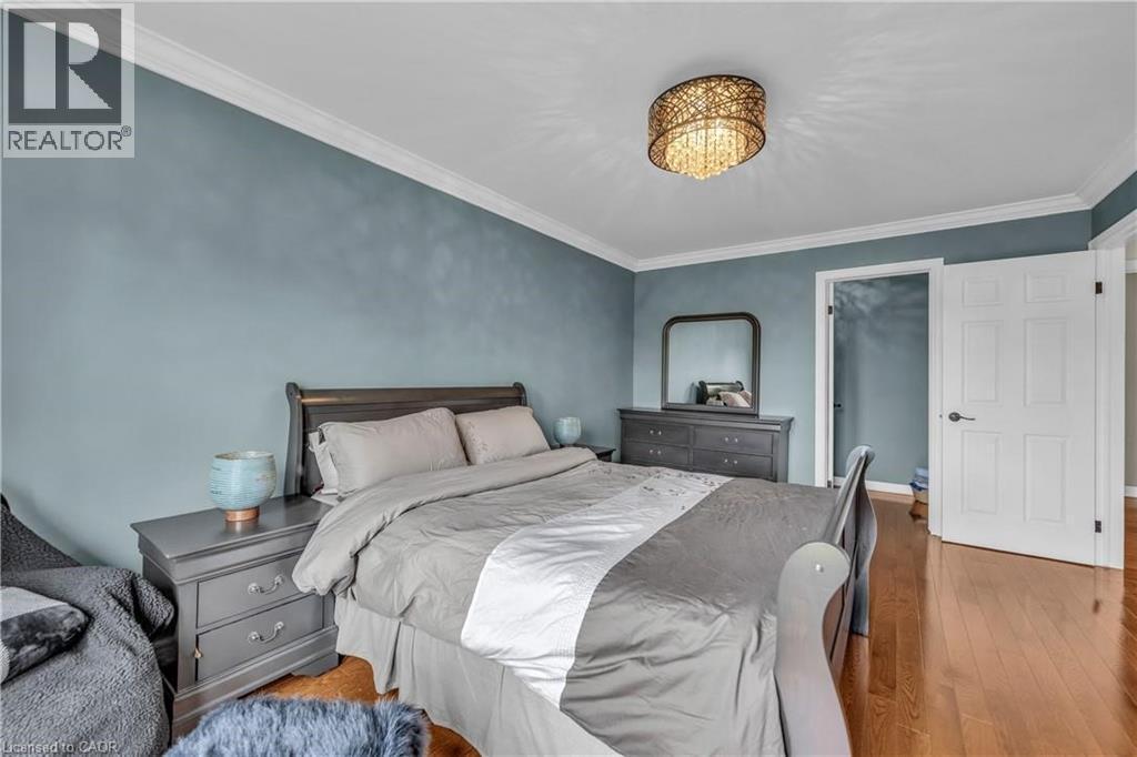 38 Sunbeam Drive, Hamilton, ON - Indoor Photo Showing Bedroom