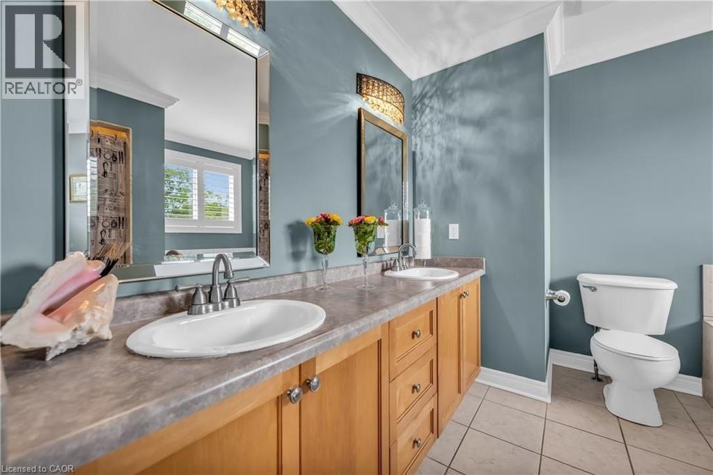 38 Sunbeam Drive, Hamilton, ON - Indoor Photo Showing Bathroom