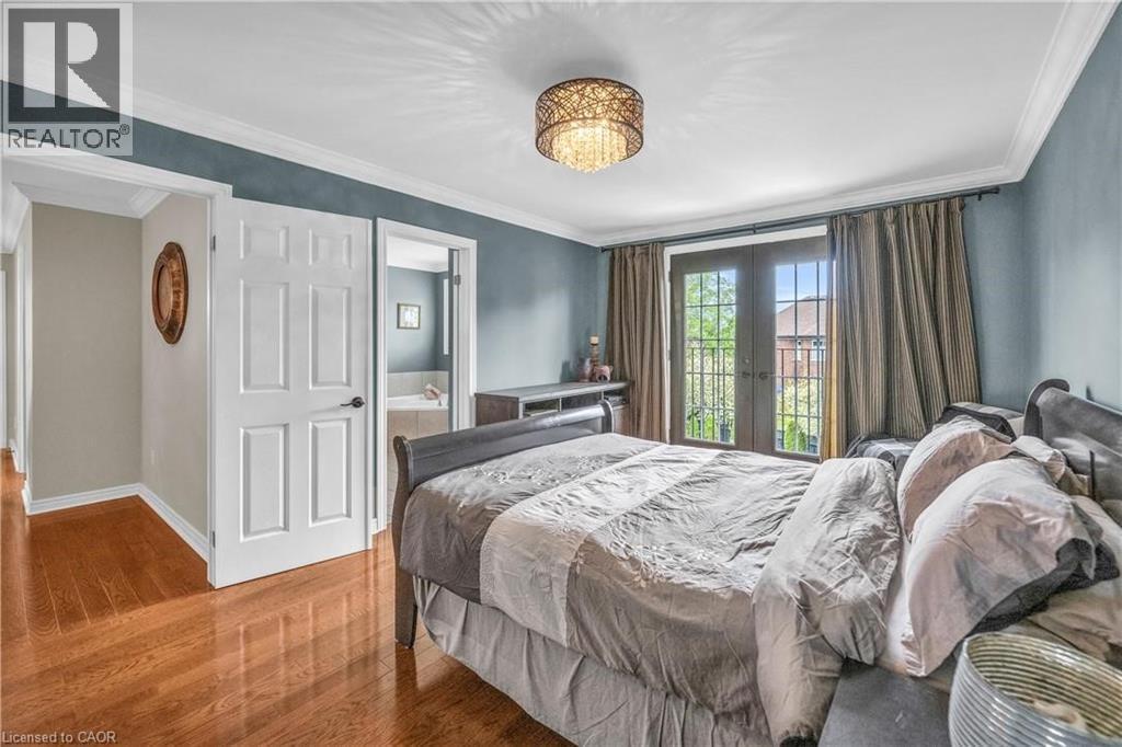 38 Sunbeam Drive, Hamilton, ON - Indoor Photo Showing Bedroom