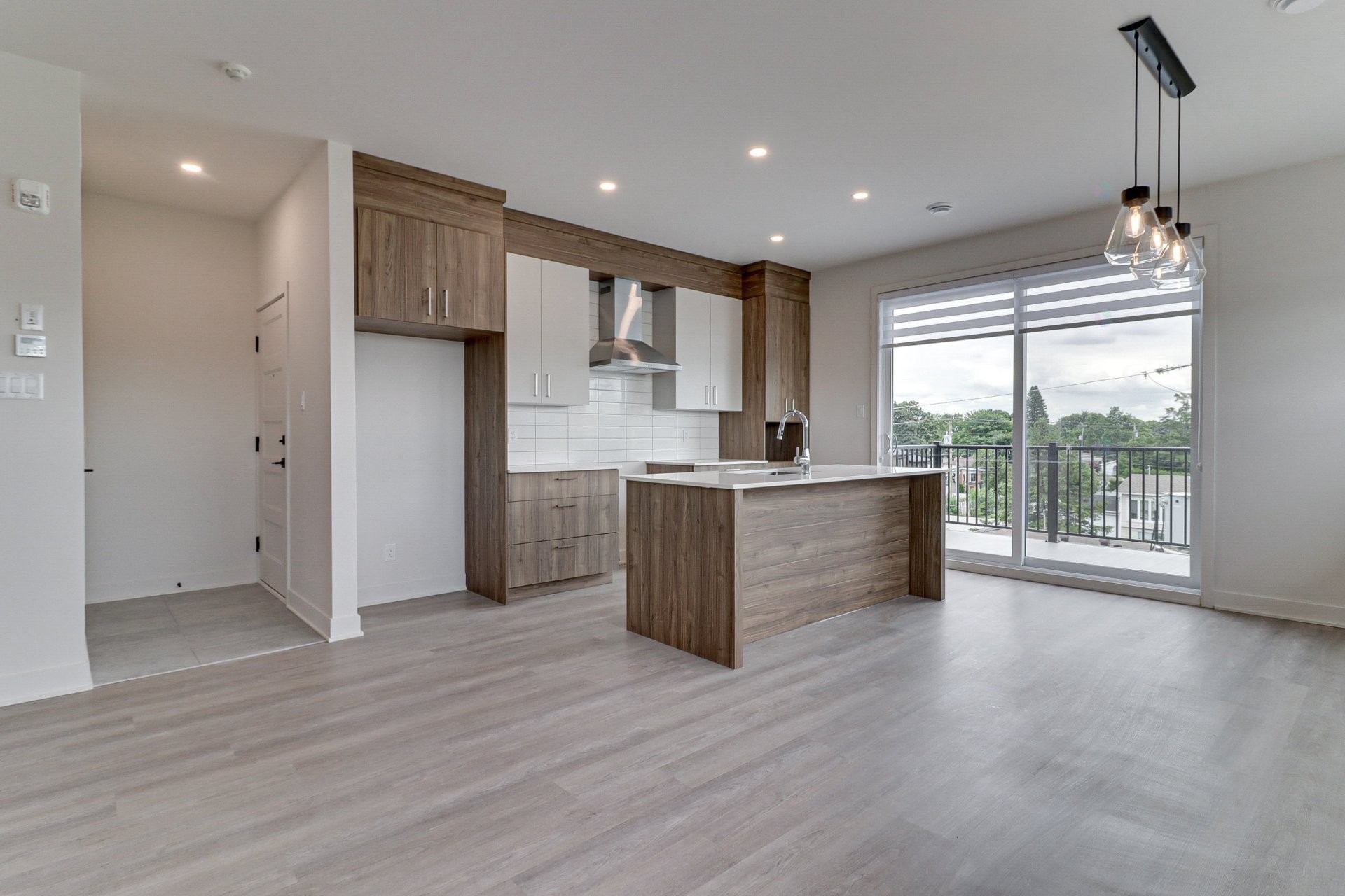 Cuisine - 8-2050 Boul. De Blois, Laval (Duvernay), QC - Indoor Photo Showing Kitchen
