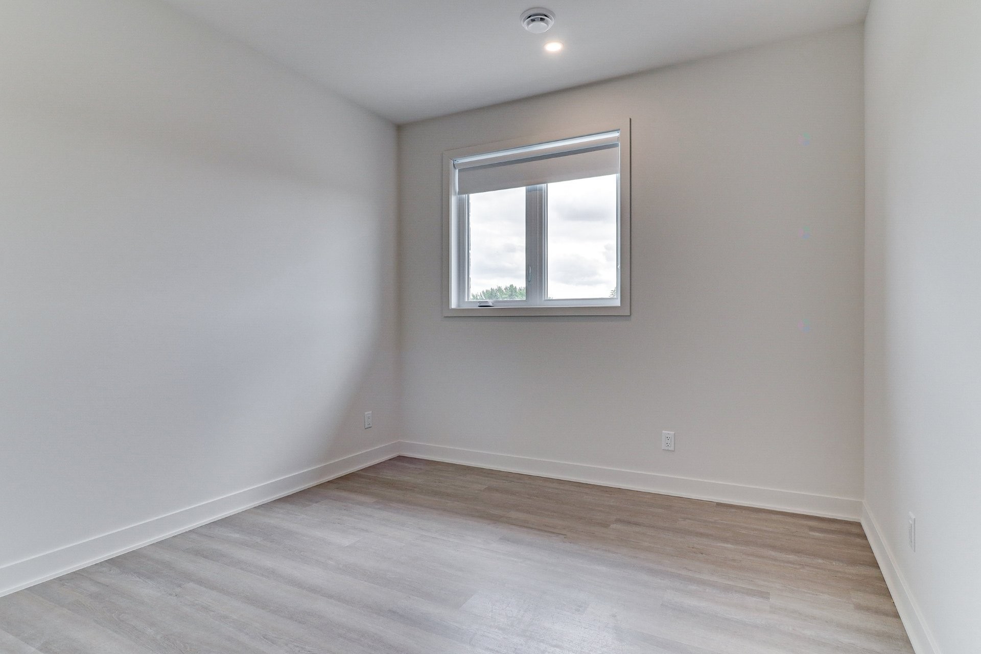 Chambre à coucher - 8-2050 Boul. De Blois, Laval (Duvernay), QC - Indoor Photo Showing Other Room