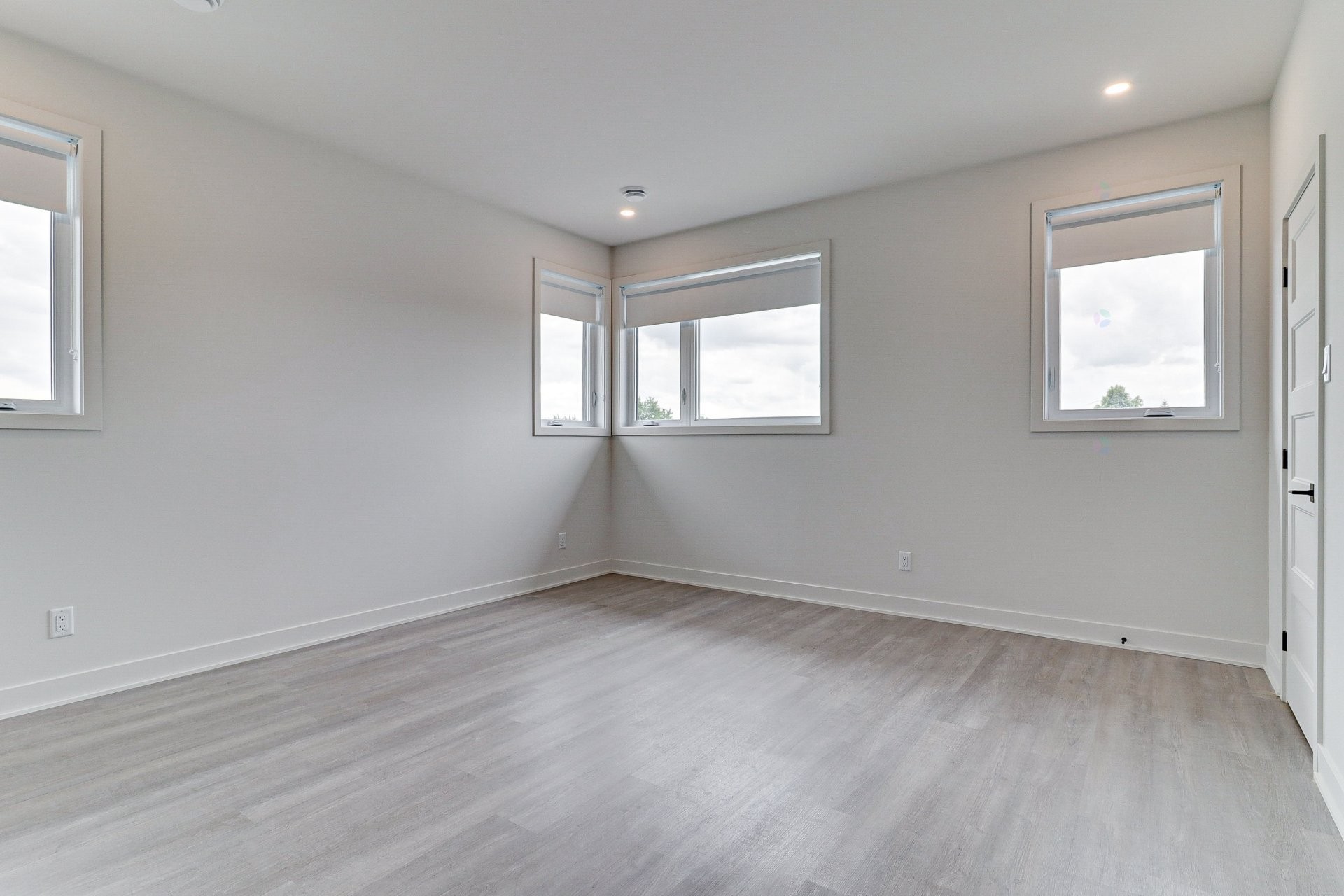 Chambre à coucher - 8-2050 Boul. De Blois, Laval (Duvernay), QC - Indoor Photo Showing Other Room