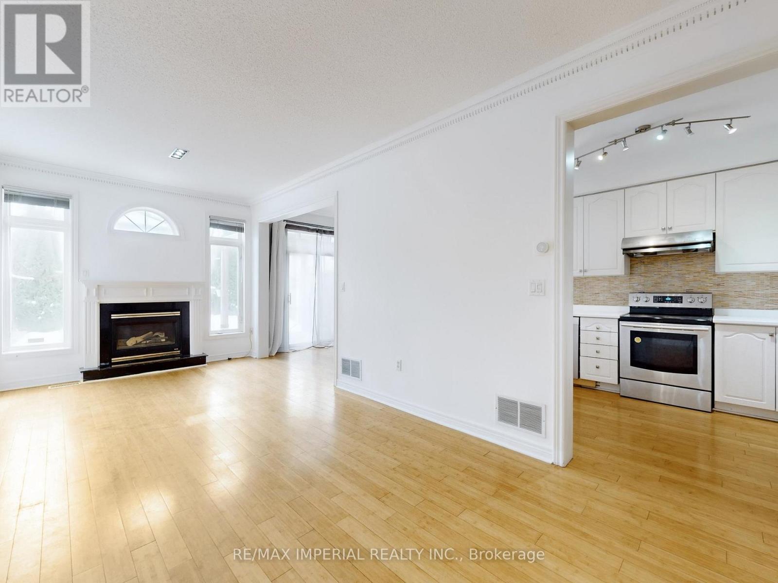 25 Ruby Crescent, Richmond Hill, ON - Indoor With Fireplace