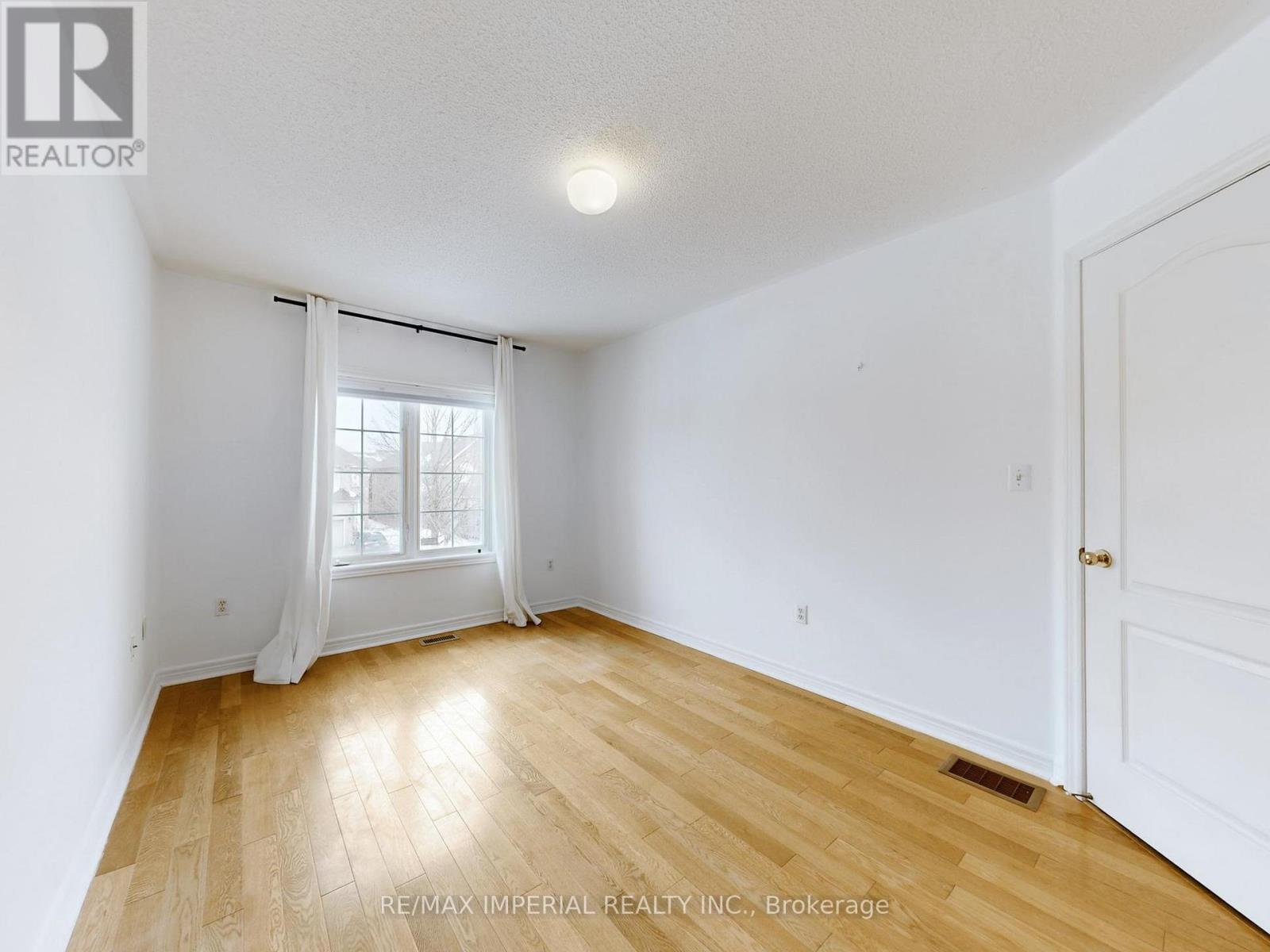 25 Ruby Crescent, Richmond Hill, ON - Indoor Photo Showing Other Room