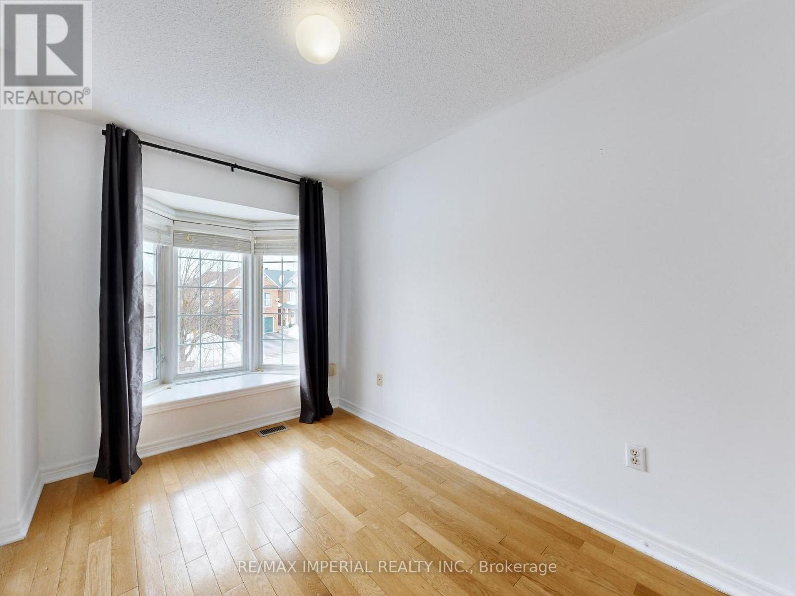 25 Ruby Crescent, Richmond Hill, ON - Indoor Photo Showing Other Room