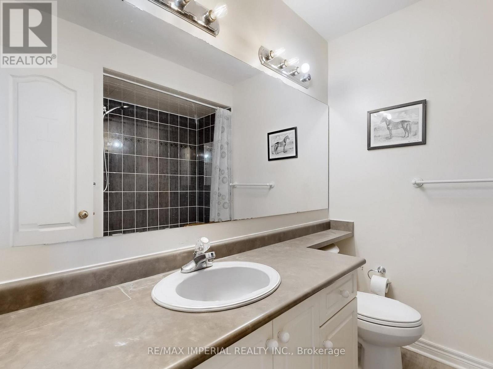 25 Ruby Crescent, Richmond Hill, ON - Indoor Photo Showing Bathroom