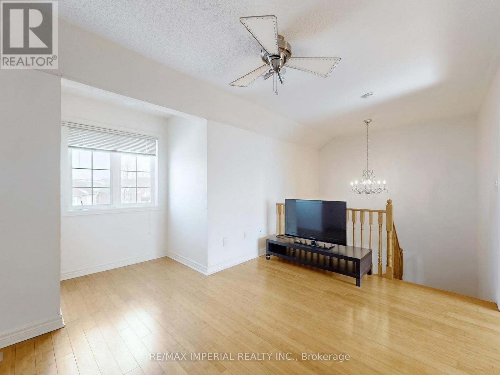25 Ruby Crescent, Richmond Hill, ON - Indoor Photo Showing Other Room