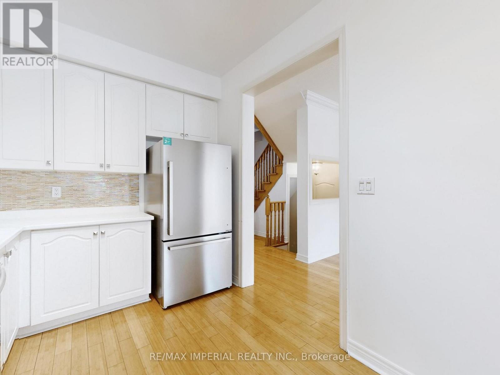 25 Ruby Crescent, Richmond Hill, ON - Indoor Photo Showing Kitchen