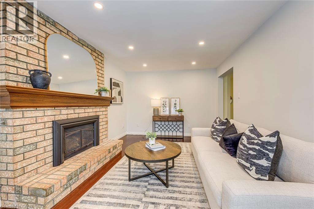 2223 Vista Drive, Burlington, ON - Indoor Photo Showing Living Room With Fireplace