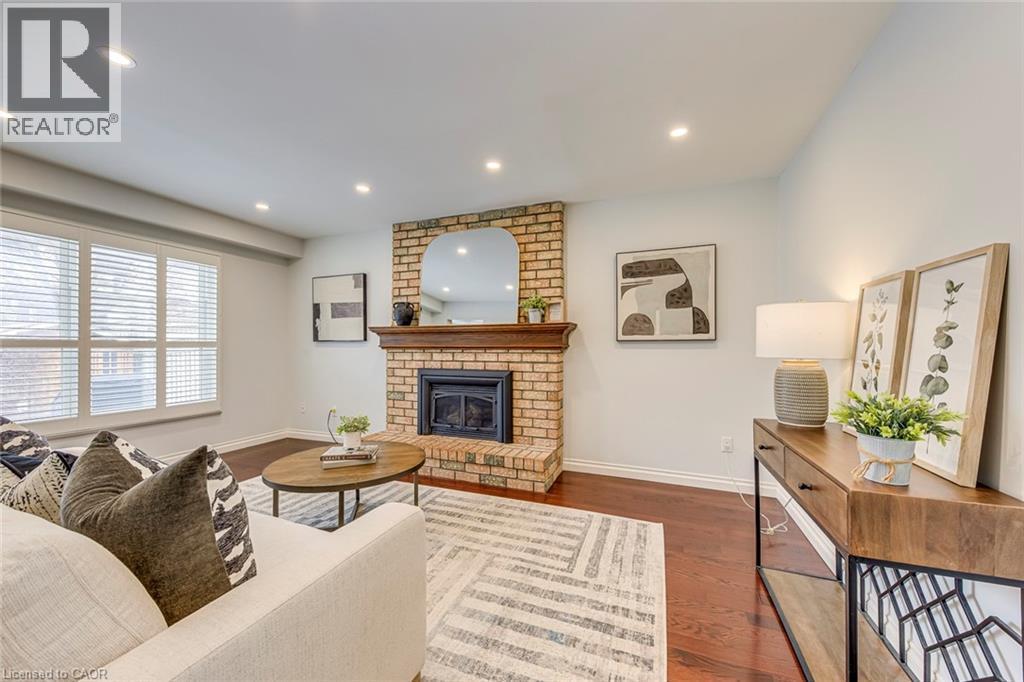 2223 Vista Drive, Burlington, ON - Indoor Photo Showing Living Room With Fireplace
