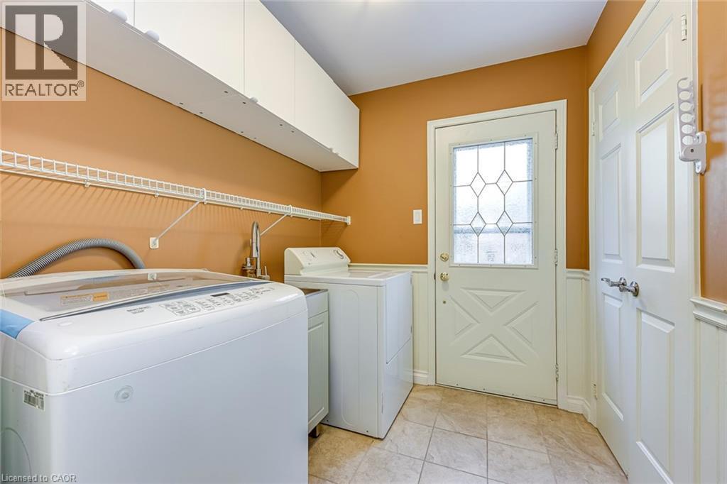 2223 Vista Drive, Burlington, ON - Indoor Photo Showing Laundry Room