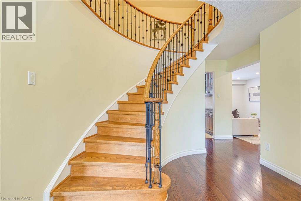 2223 Vista Drive, Burlington, ON - Indoor Photo Showing Other Room