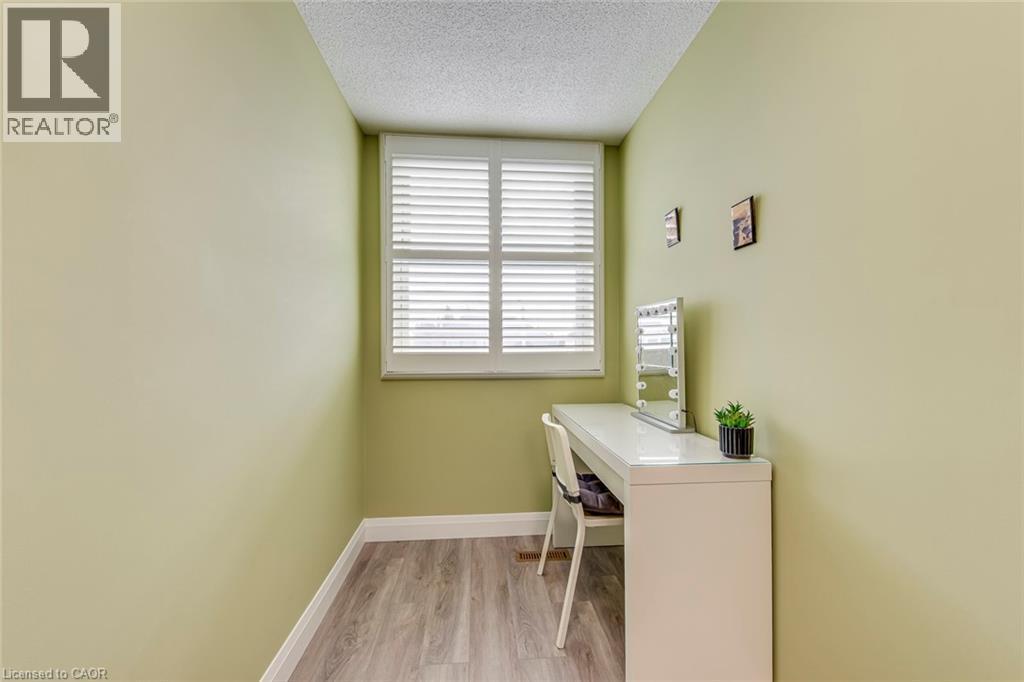 2223 Vista Drive, Burlington, ON - Indoor Photo Showing Laundry Room