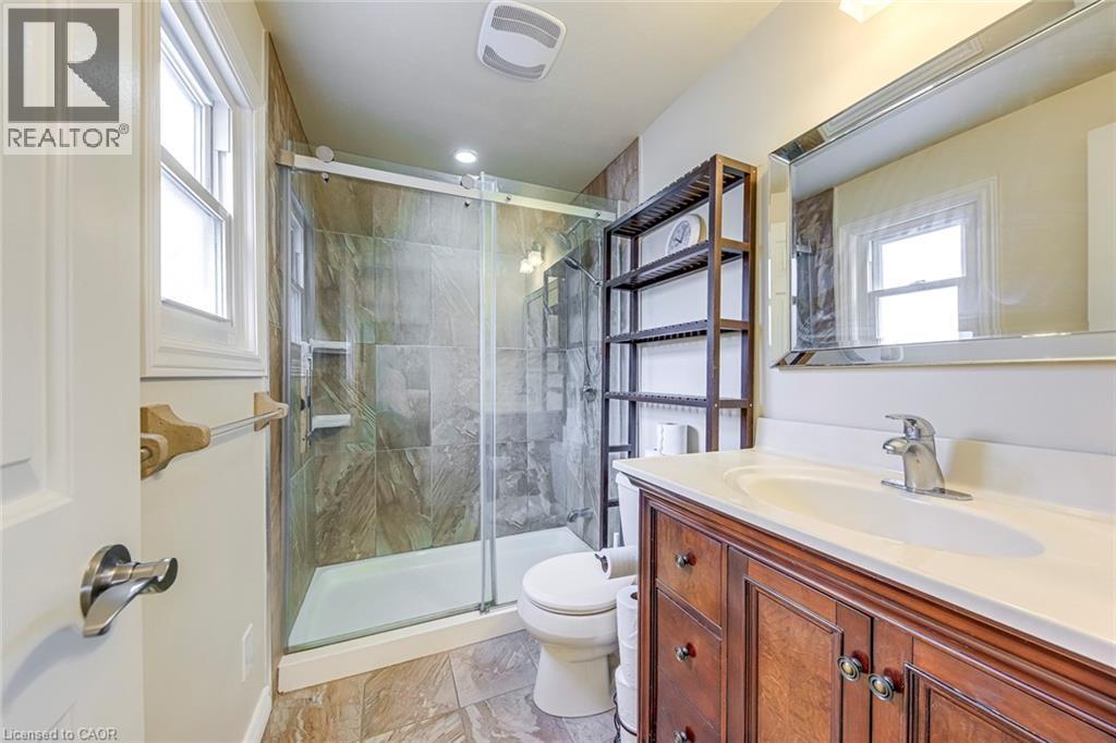 2223 Vista Drive, Burlington, ON - Indoor Photo Showing Bathroom