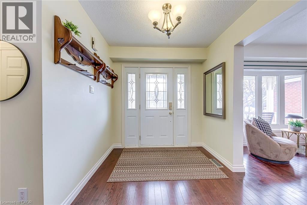 2223 Vista Drive, Burlington, ON - Indoor Photo Showing Other Room