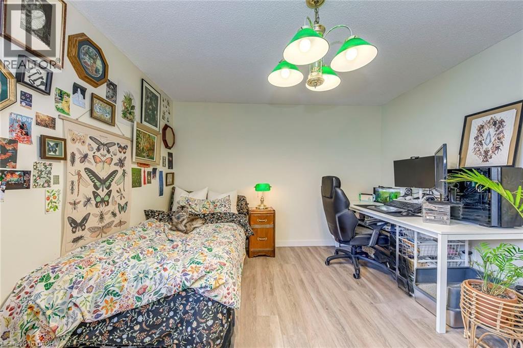 2223 Vista Drive, Burlington, ON - Indoor