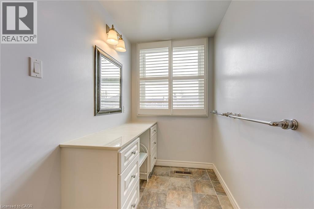 2223 Vista Drive, Burlington, ON - Indoor Photo Showing Other Room