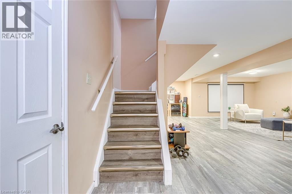 2223 Vista Drive, Burlington, ON - Indoor Photo Showing Other Room