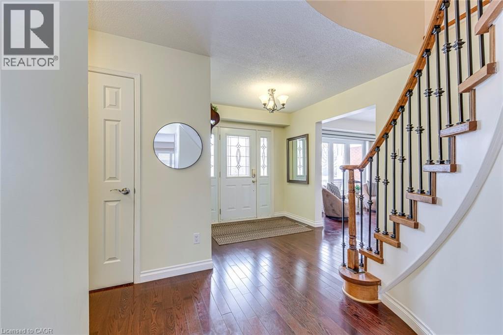 2223 Vista Drive, Burlington, ON - Indoor Photo Showing Other Room