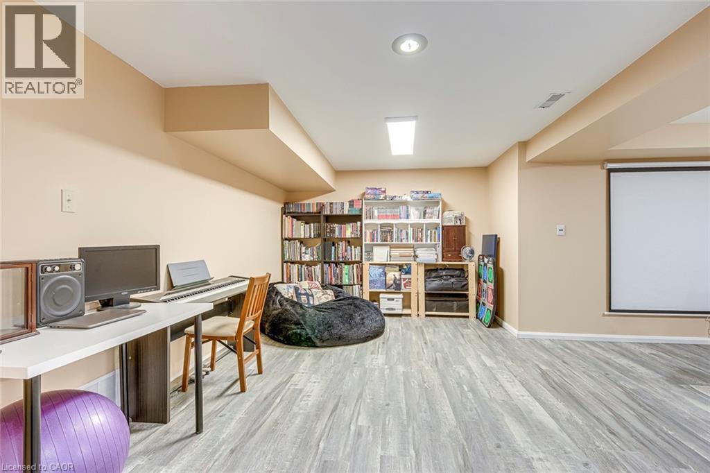 2223 Vista Drive, Burlington, ON - Indoor Photo Showing Office