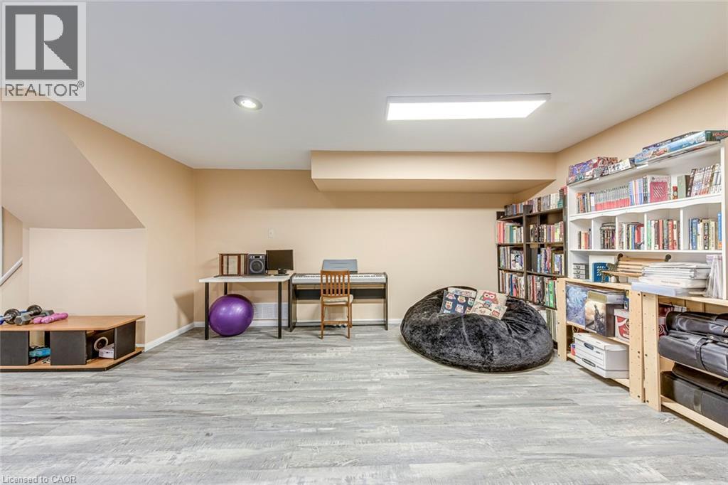 2223 Vista Drive, Burlington, ON - Indoor Photo Showing Other Room