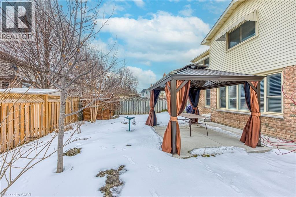 2223 Vista Drive, Burlington, ON - Outdoor