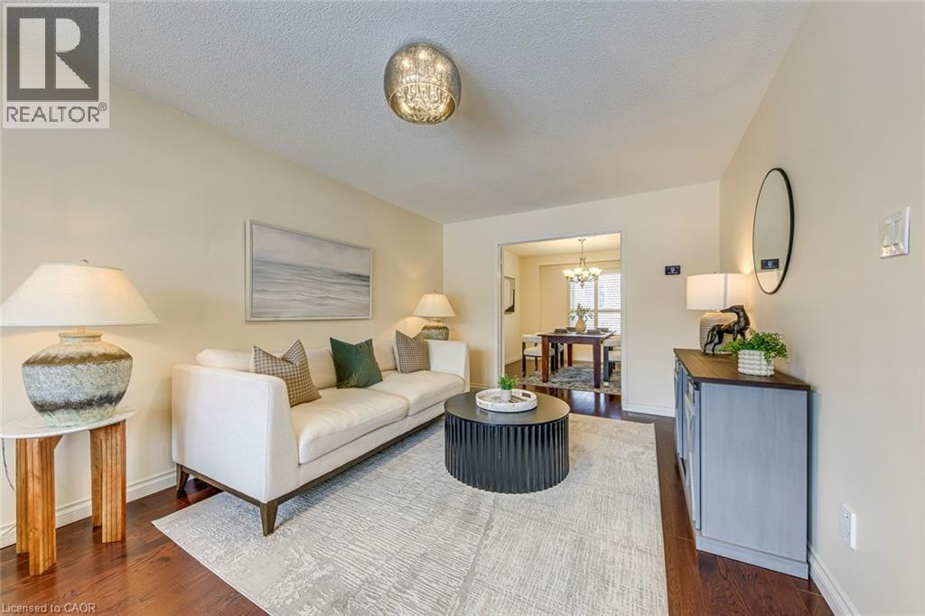 2223 Vista Drive, Burlington, ON - Indoor Photo Showing Living Room