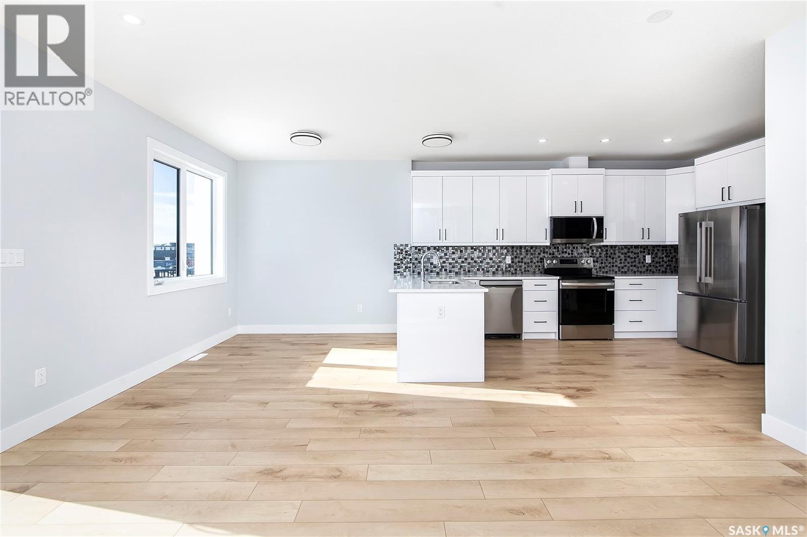 523 Sharma Crescent, Saskatoon, SK - Indoor Photo Showing Kitchen With Upgraded Kitchen