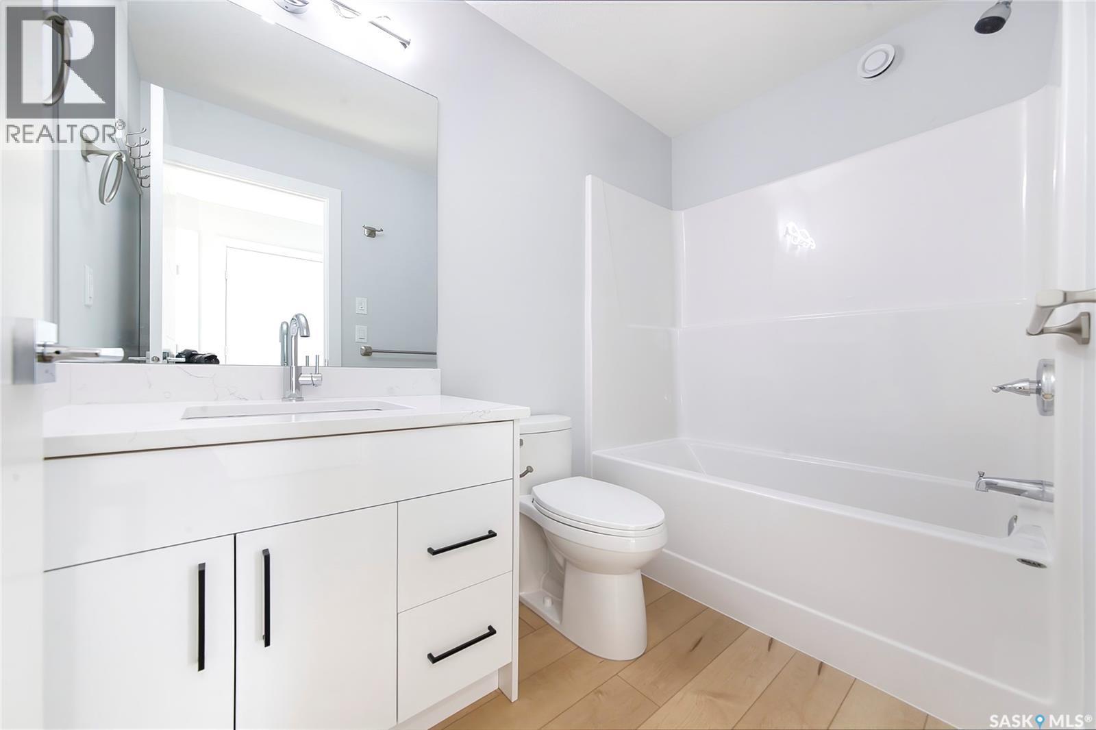 523 Sharma Crescent, Saskatoon, SK - Indoor Photo Showing Bathroom