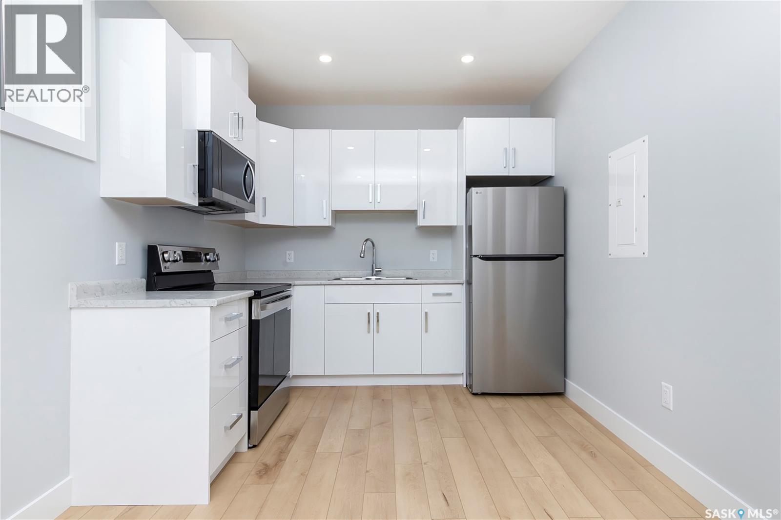 523 Sharma Crescent, Saskatoon, SK - Indoor Photo Showing Kitchen With Double Sink