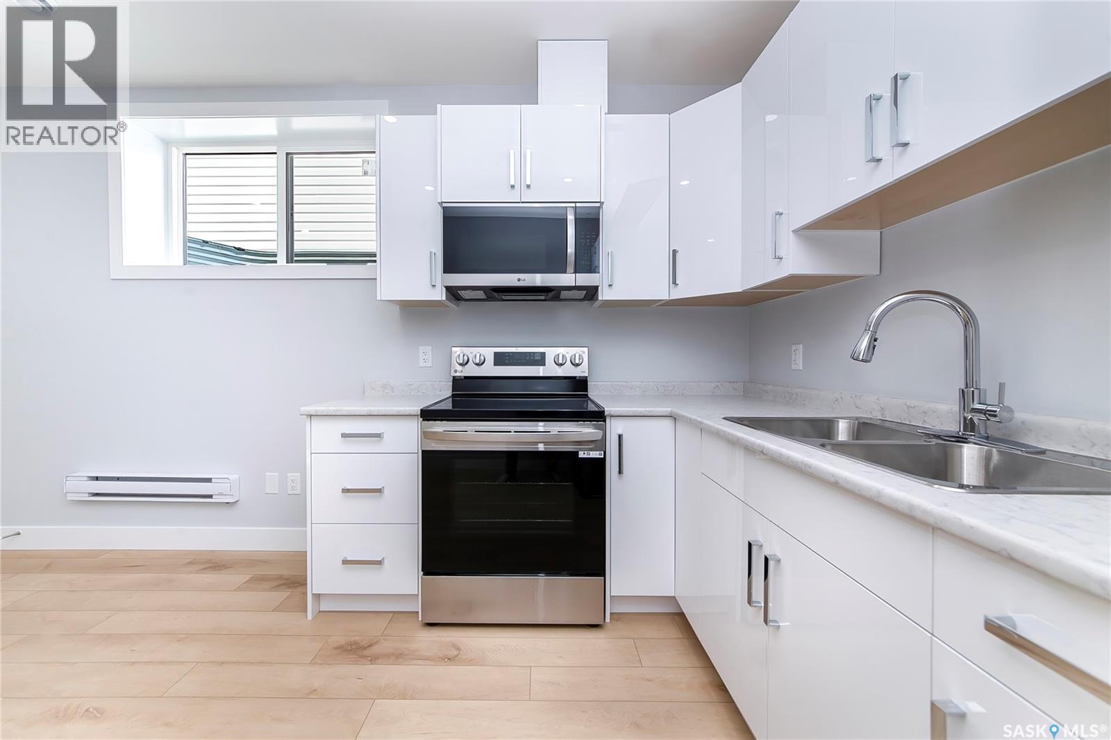 523 Sharma Crescent, Saskatoon, SK - Indoor Photo Showing Kitchen With Double Sink