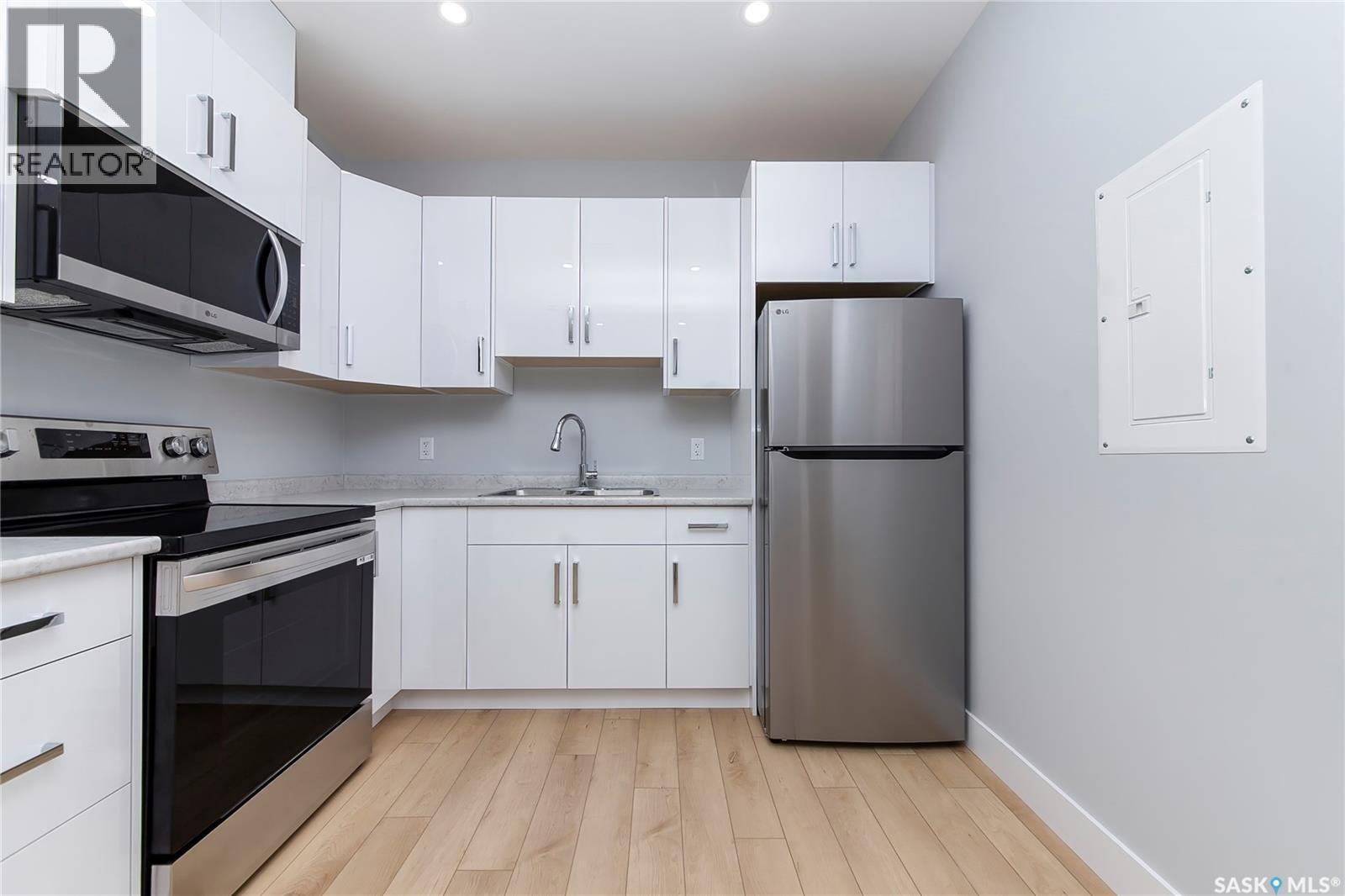 523 Sharma Crescent, Saskatoon, SK - Indoor Photo Showing Kitchen