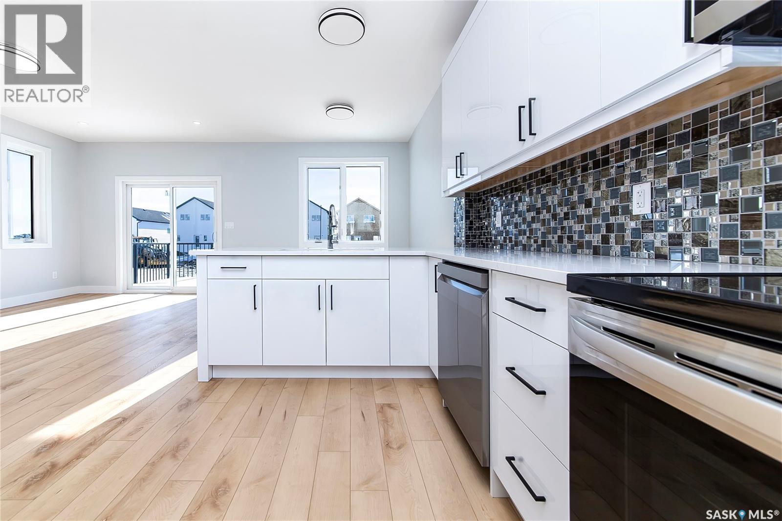 523 Sharma Crescent, Saskatoon, SK - Indoor Photo Showing Kitchen