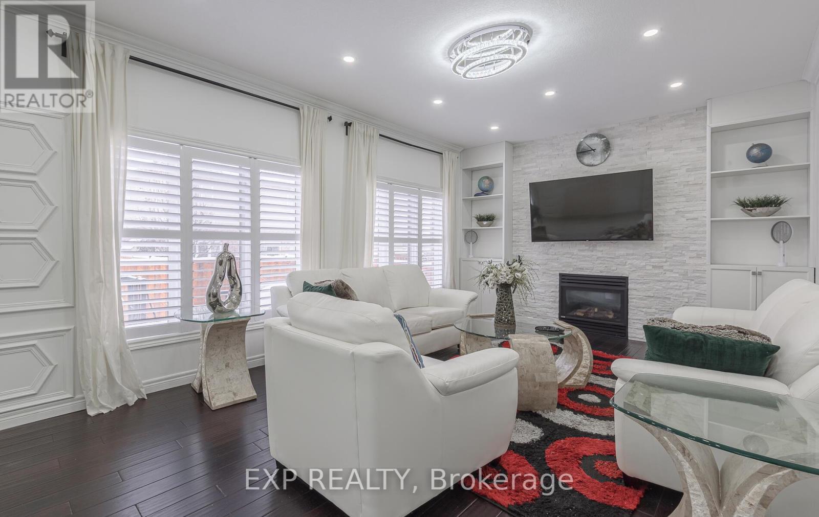 228 Greti Drive, Hamilton, ON - Indoor Photo Showing Living Room With Fireplace