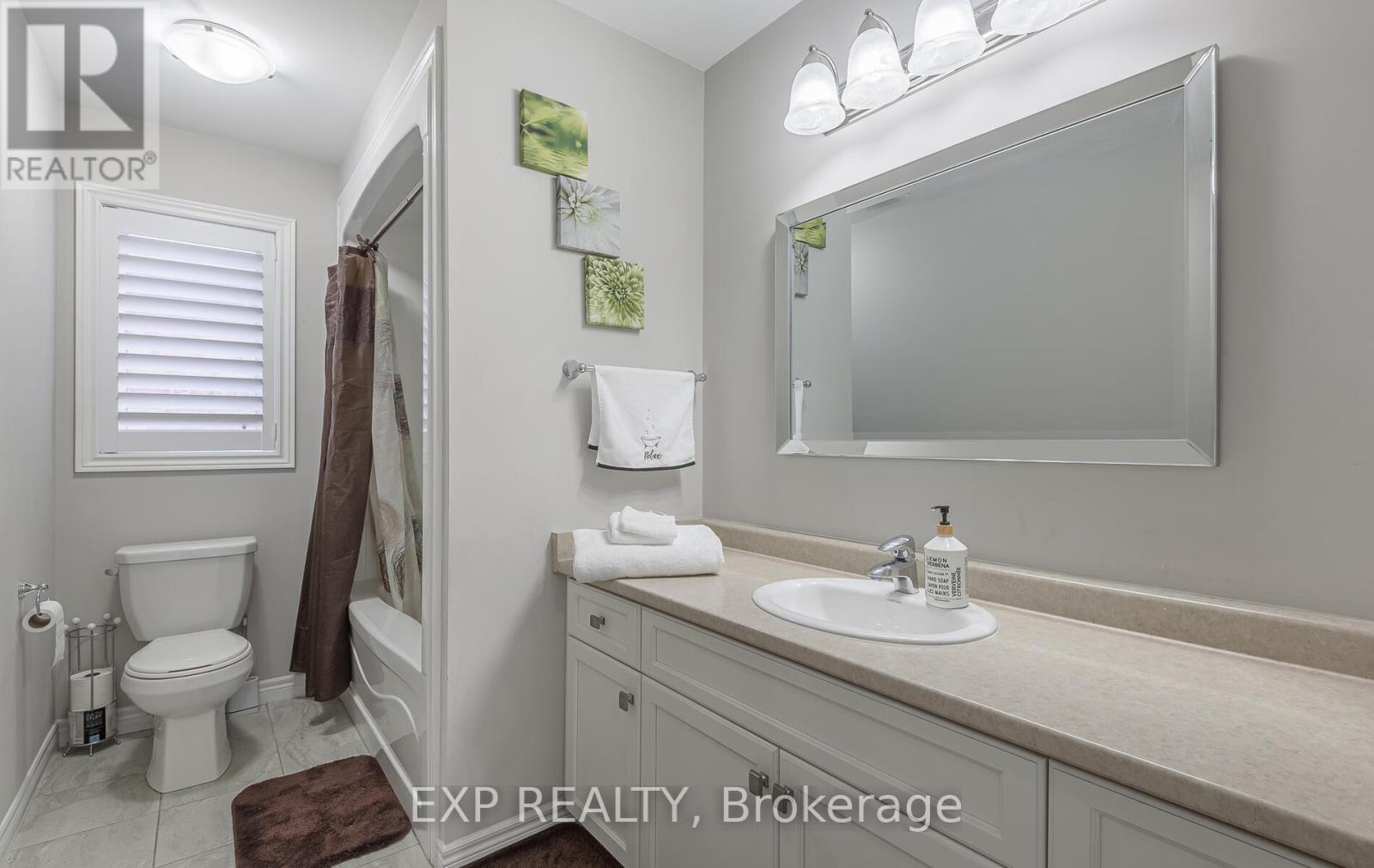 228 Greti Drive, Hamilton, ON - Indoor Photo Showing Bathroom