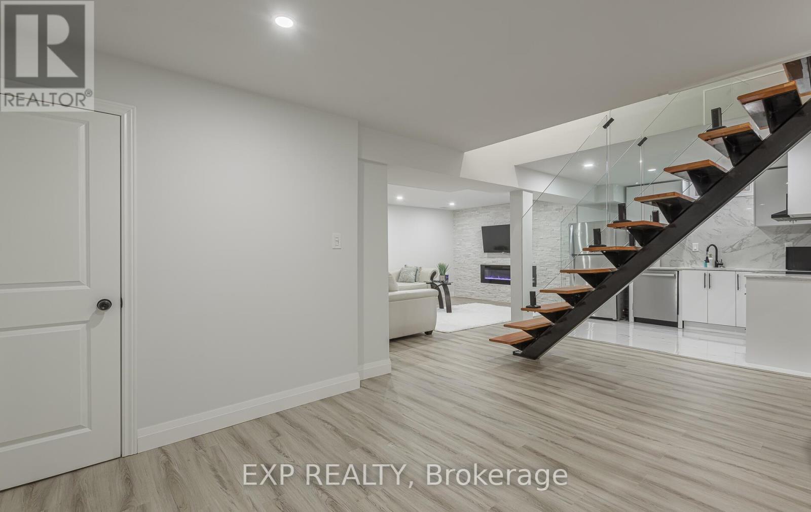 228 Greti Drive, Hamilton, ON - Indoor Photo Showing Other Room