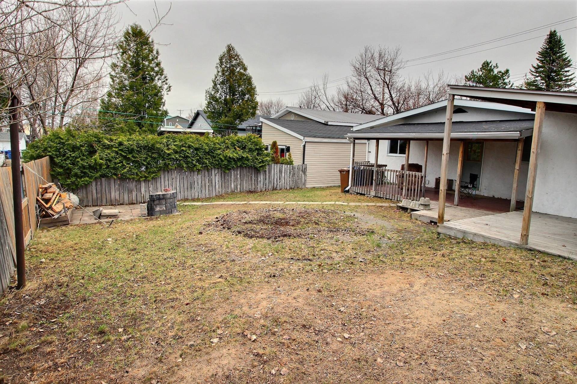 Courtyard - 334 Av. Dufault, Rouyn-Noranda, QC - Outdoor