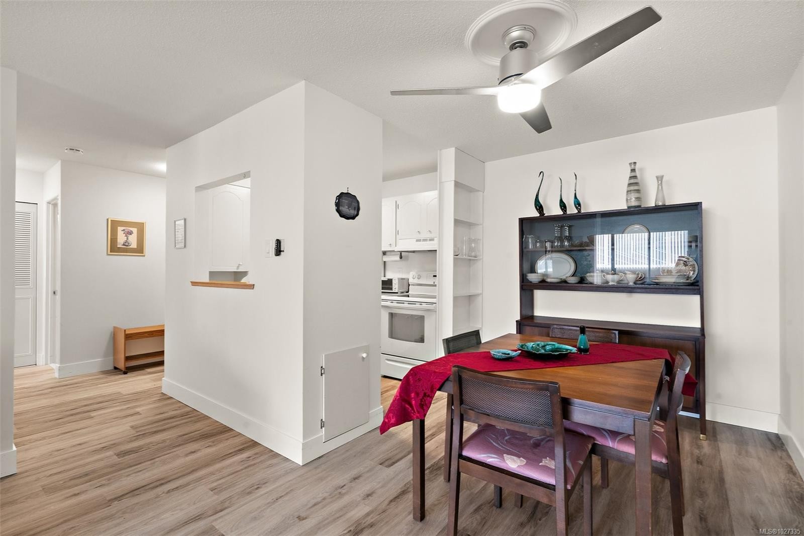 206-2050 White Birch Rd, Sidney, BC - Indoor Photo Showing Dining Room