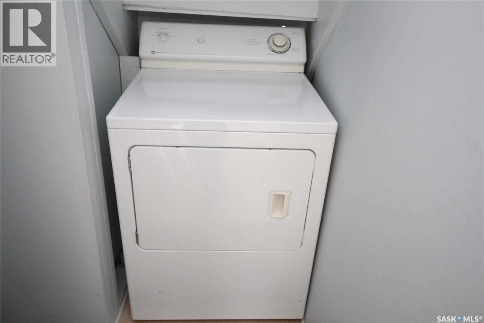 321 Bottomley Avenue N, Saskatoon, SK - Indoor Photo Showing Laundry Room
