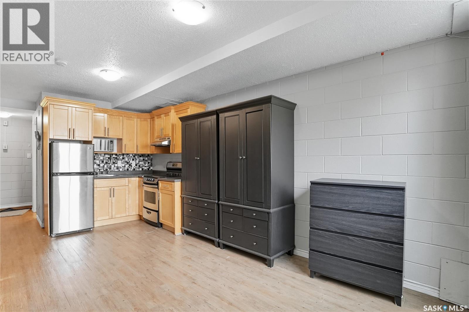 2A 833 B Avenue, Saskatoon, SK - Indoor Photo Showing Kitchen