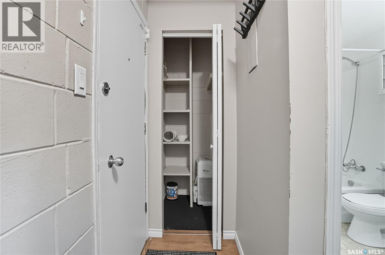 2A 833 B Avenue, Saskatoon, SK - Indoor Photo Showing Bathroom