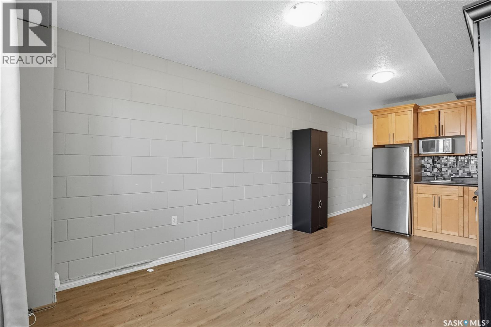 2A 833 B Avenue, Saskatoon, SK - Indoor Photo Showing Kitchen
