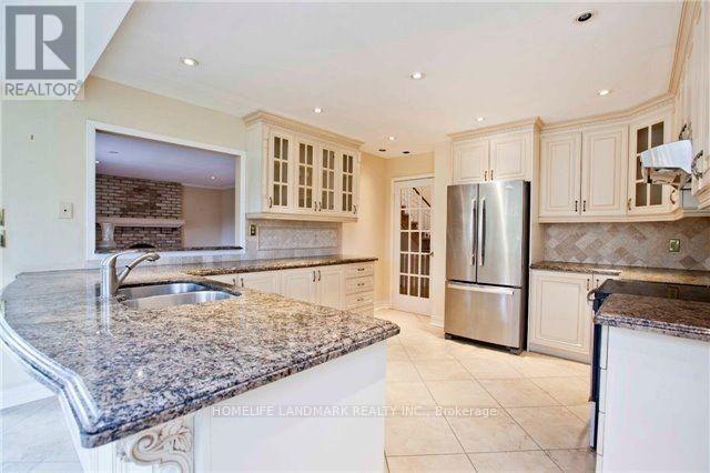 26 Ritter Crescent, Markham, ON - Indoor Photo Showing Kitchen With Double Sink